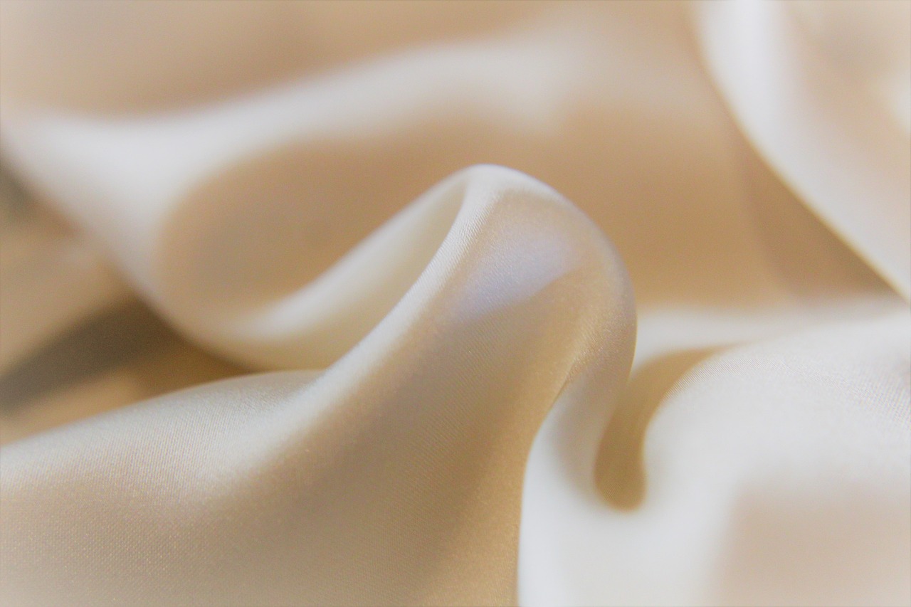 entdecken sie silk care – innovative pflegeprodukte für seidiges, gesundes haar und strahlende haut. erleben sie luxuriöse pflege mit natürlichen inhaltsstoffen.