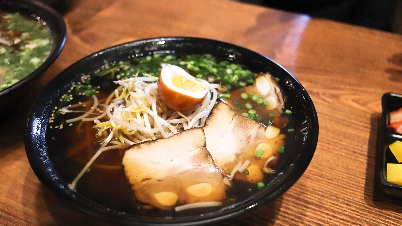 entdecken sie authentische japanische ramen – köstliche nudelsuppen mit reichhaltiger brühe, frischen zutaten und vielfältigen geschmacksrichtungen.