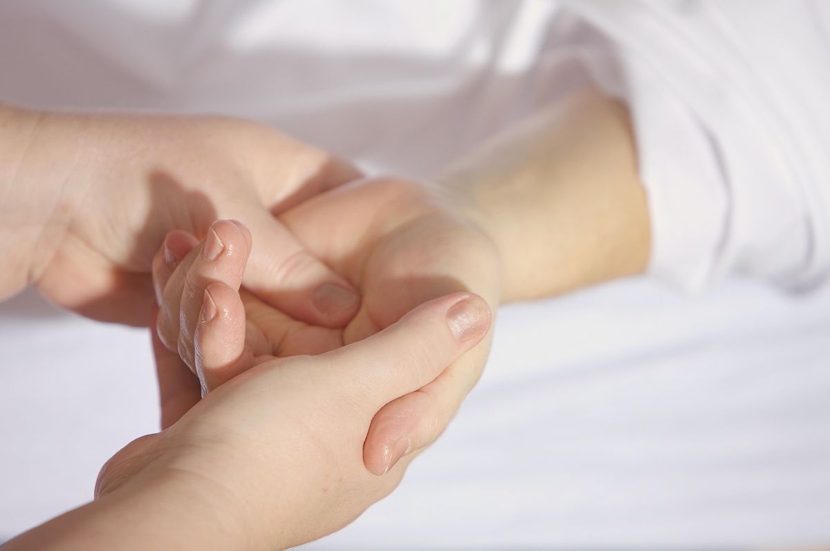Wie kann Babymassage die Entwicklung Ihres Kindes im Jahr 2025 fördern?