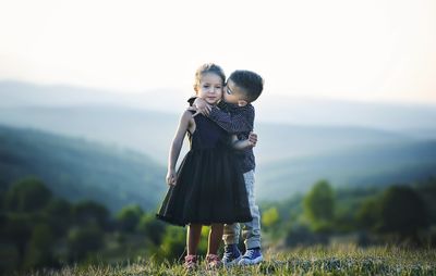 Wie beeinflussen Geschwisterbeziehungen die Entwicklung von Kindern im Jahr 2025?
