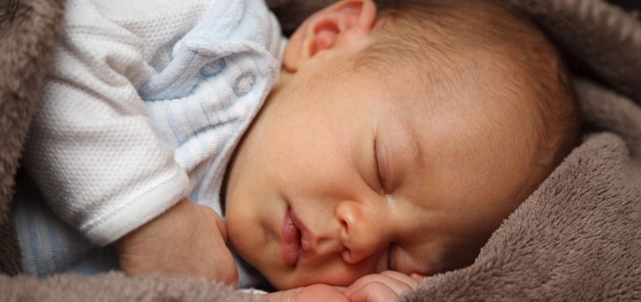entdecken sie die wohltuenden vorteile von babymassagen! unsere anleitung bietet ihnen einfache techniken, um die bindung zu ihrem baby zu stärken und ihm entspannung zu schenken. ideal für junge eltern!