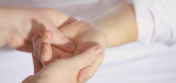 entdecken sie die vorteile des baby-massages! erfahren sie, wie sanfte berührungen die bindung zu ihrem baby stärken, sein wohlbefinden fördern und es beruhigen können. lernen sie einfache techniken, um ihrem kleinen schatz entspannung und freude zu schenken.