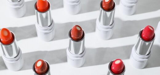 entdecken sie hochwertige kosmetikprodukte f&uuml;r ihre sch&ouml;nheit und pflege. von make-up bis hautpflege &ndash; alles f&uuml;r ihren perfekten look.